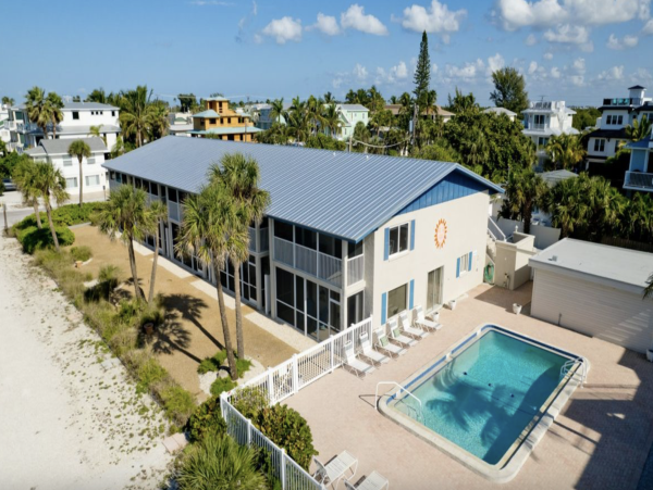 Holmes Beach 2 Bedroom Beach Front Vacation Rental Sleeps 4